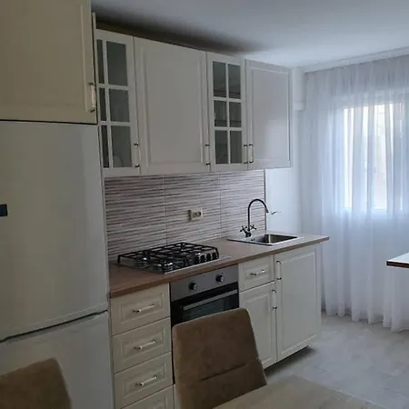 Modern Two Bedroom In Town Center Торевьиа