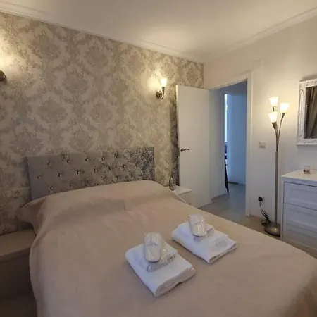 Modern Two Bedroom In Town Center Апартаменты *