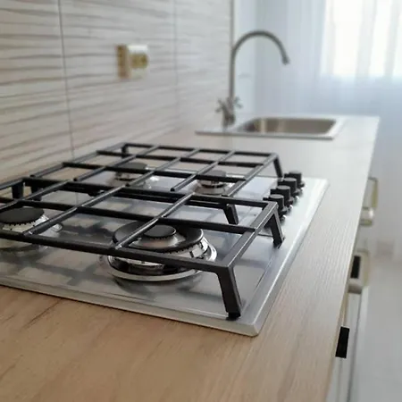 Апартаменты Modern Two Bedroom In Town Center Торевьиа