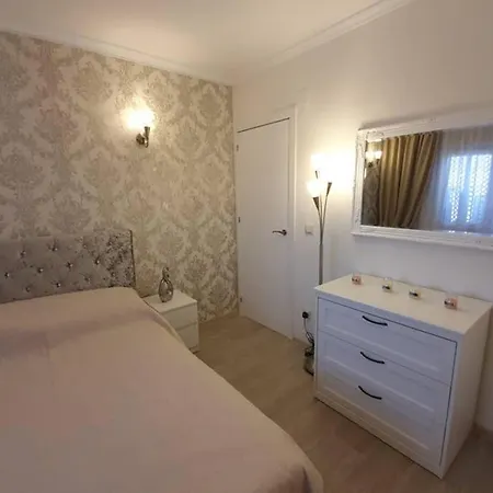 Modern Two Bedroom In Town Center Апартаменты Торевьиа