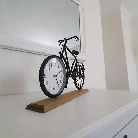 Modern Two Bedroom In Town Center