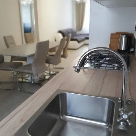 Апартаменты Modern Two Bedroom In Town Center *