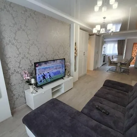 Modern Two Bedroom In Town Center * Торевьиа