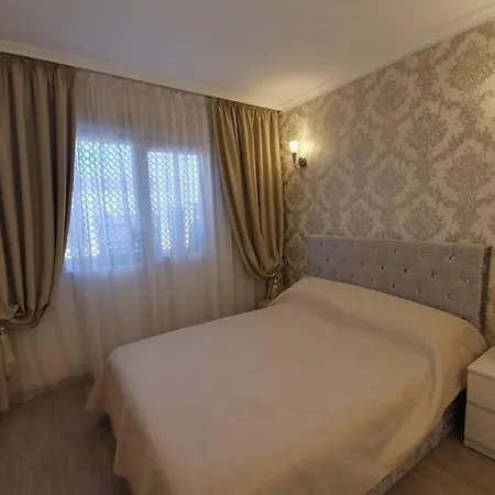 Modern Two Bedroom In Town Center Торевьиа
